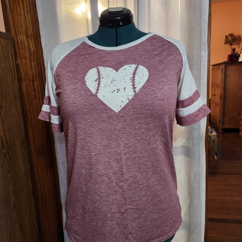 Women's Heart Graphic Tee - Pink & White